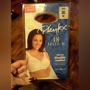 NWT Playtex 18 Hour 38C Lined Wirefree White Ultimate Shoulder Comfort Bra